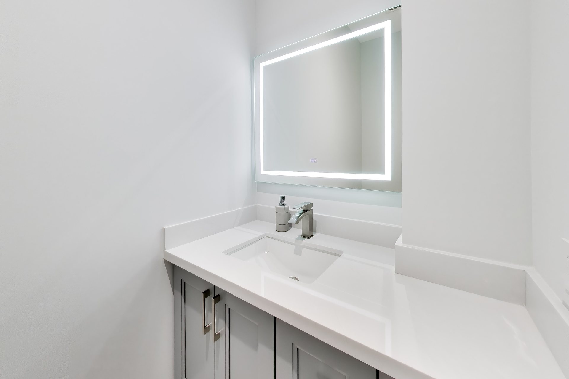 24 Ravenscrest Drive — main floor