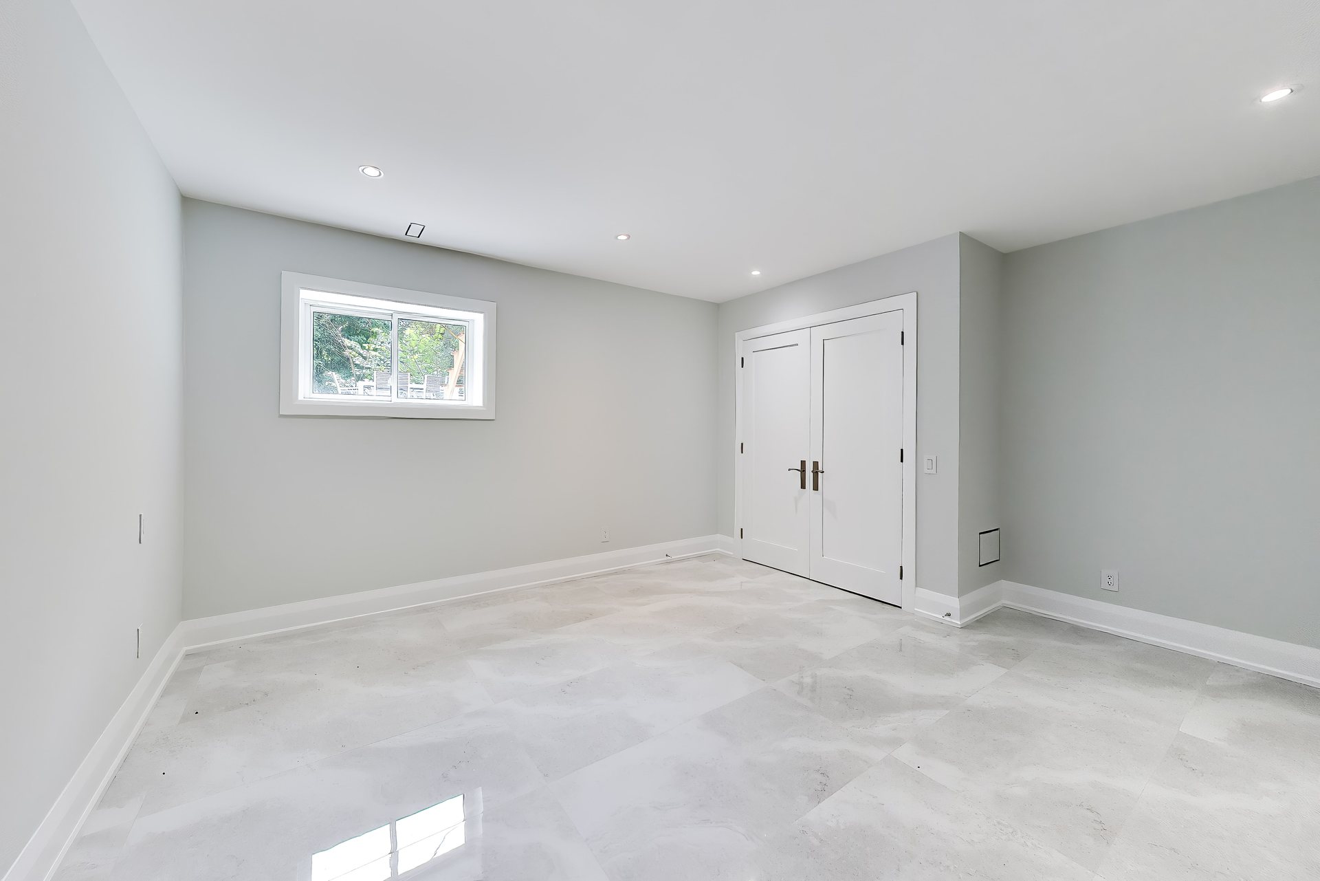 24 Ravenscrest Drive — lower level