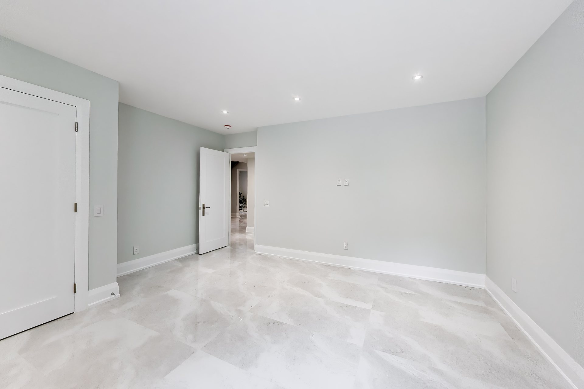 24 Ravenscrest Drive — lower level