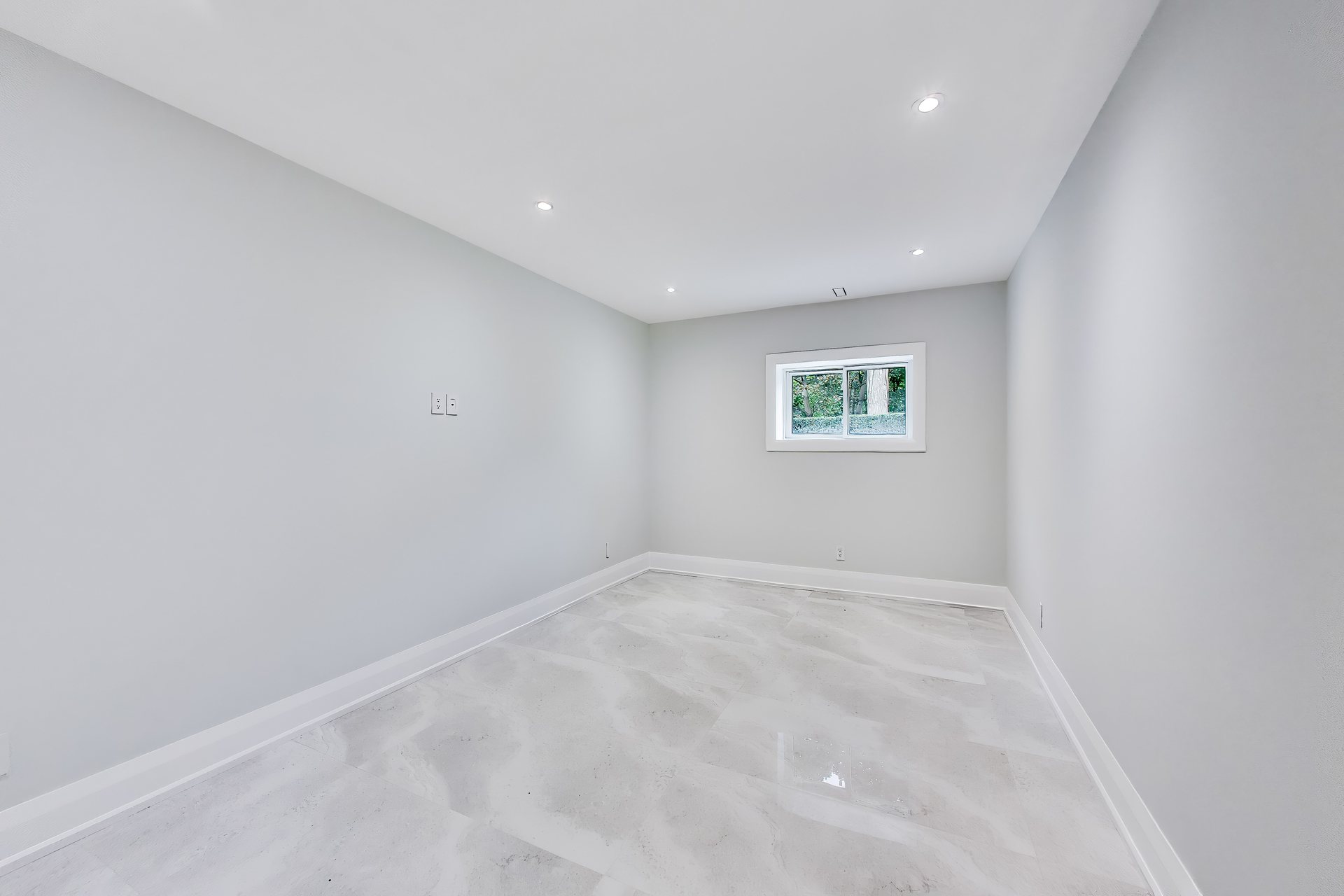 24 Ravenscrest Drive — lower level