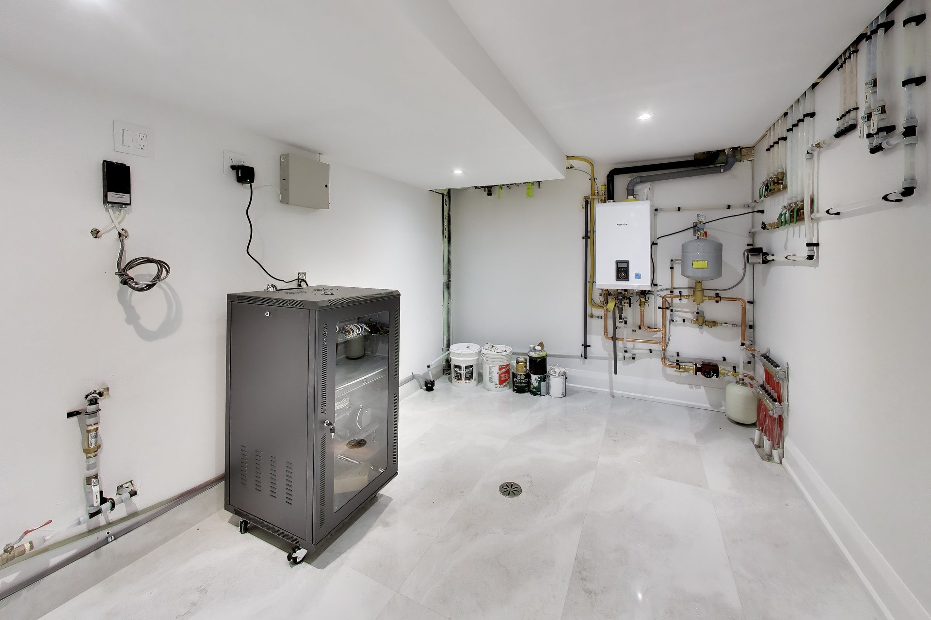 24 Ravenscrest Drive — lower level