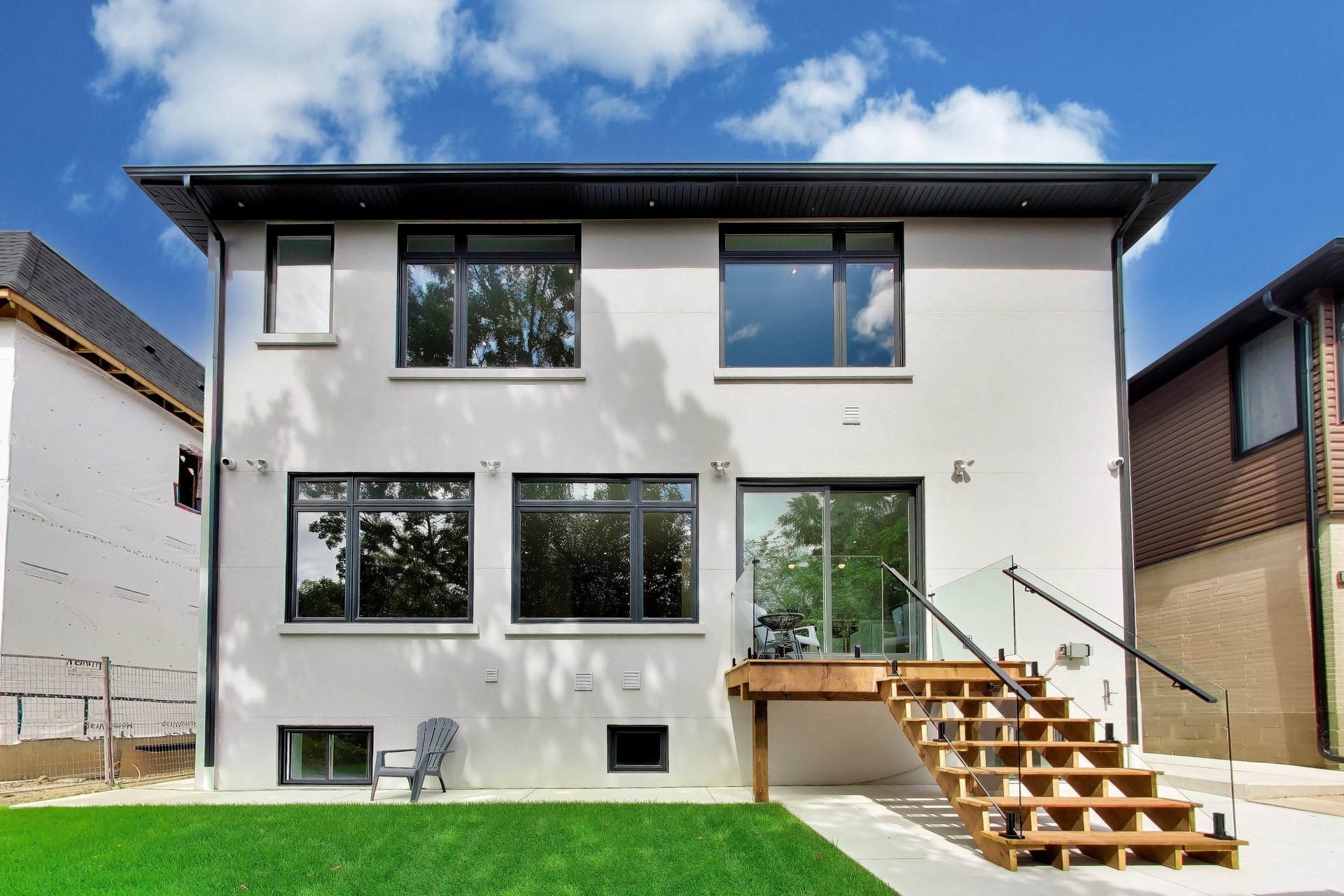 24 Ravenscrest Drive — garden and ravine