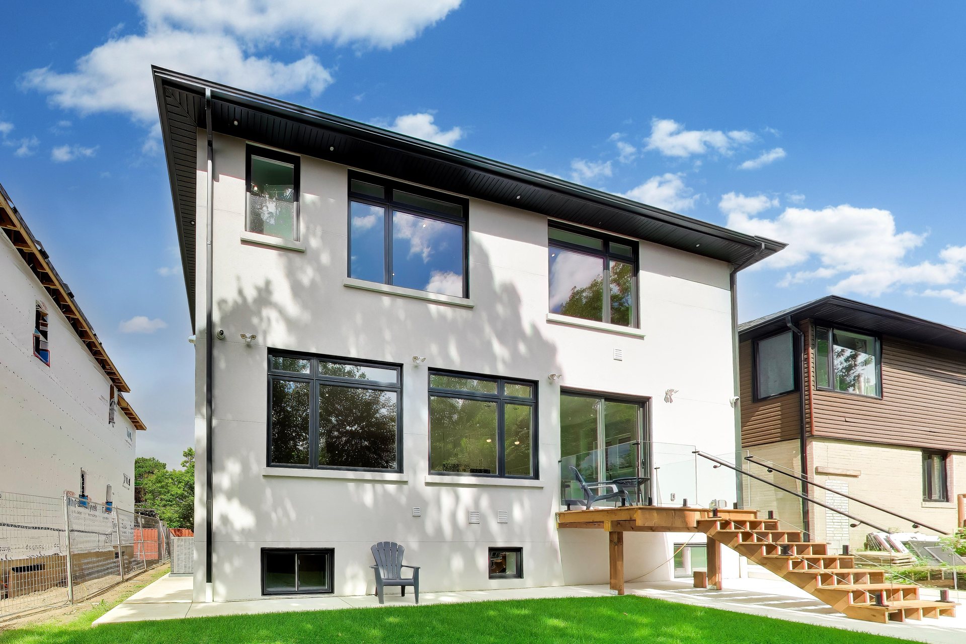 24 Ravenscrest Drive — garden and ravine