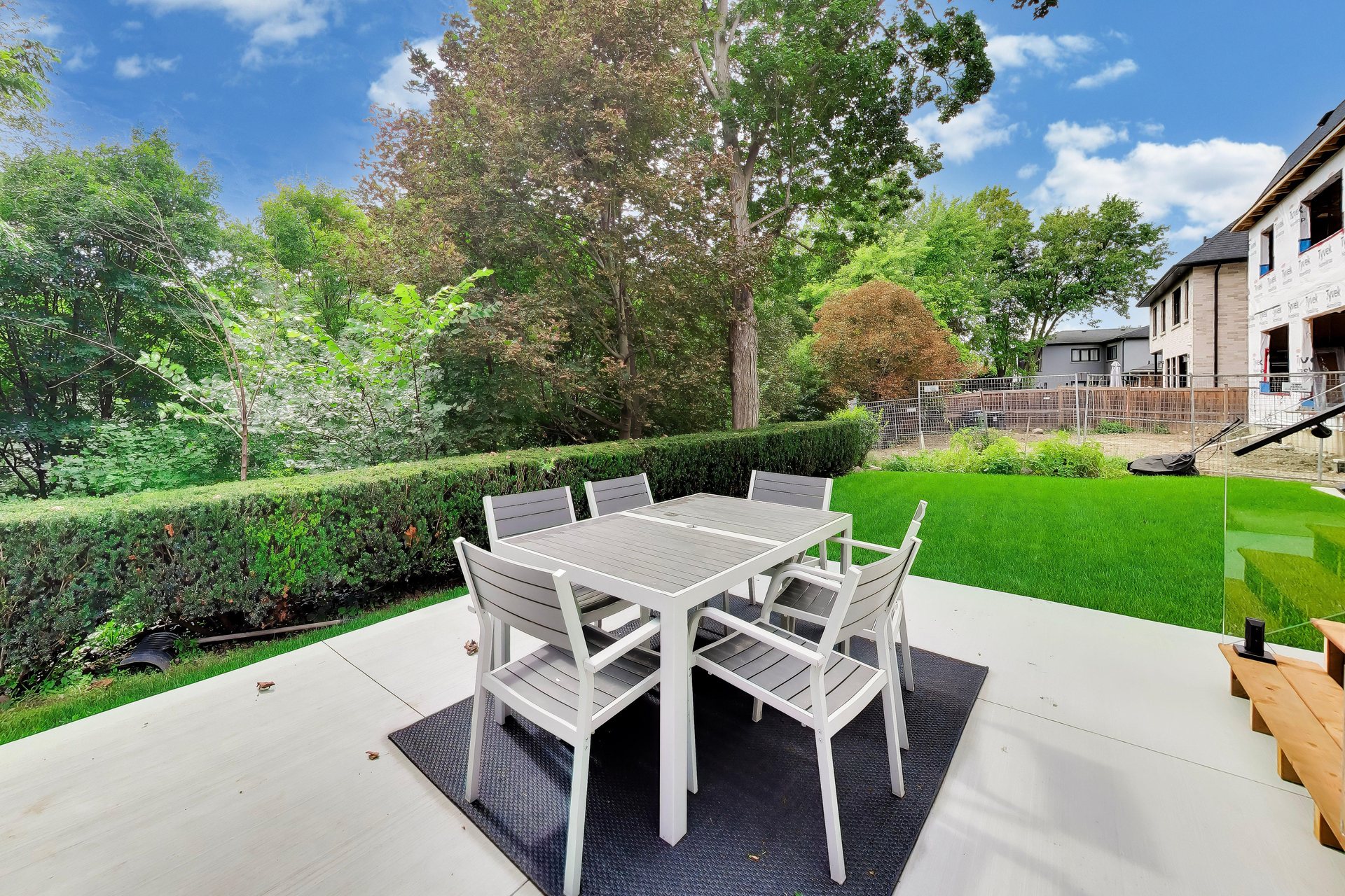 24 Ravenscrest Drive — garden and ravine