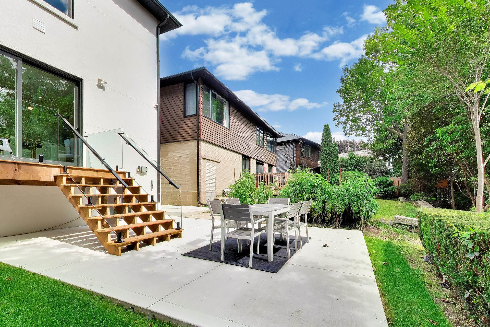 24 Ravenscrest Drive — garden and ravine