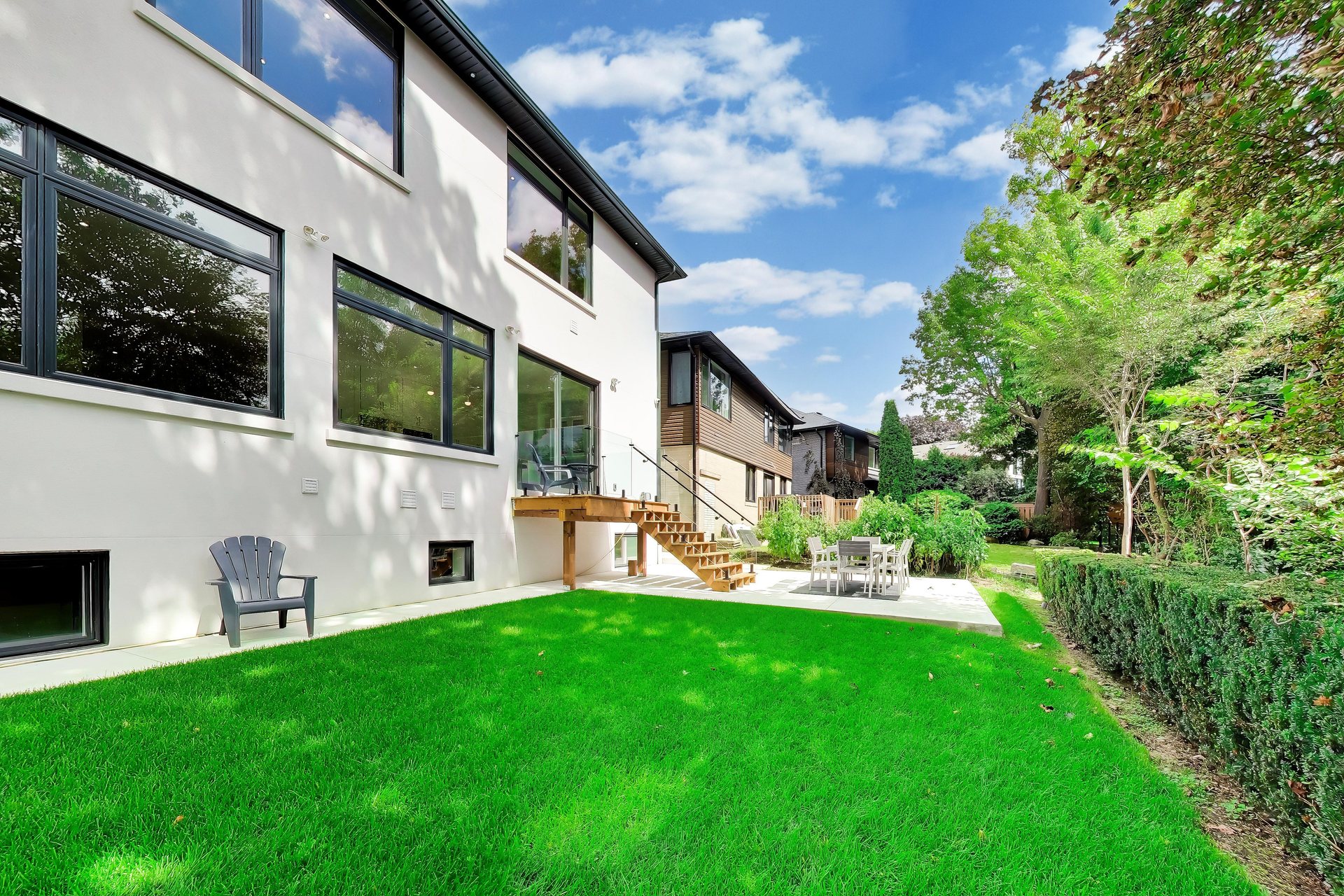 24 Ravenscrest Drive — garden and ravine